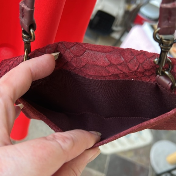 CHINESE LAUNDRY LEATHER CROSSBODY - Picture 5 of 8